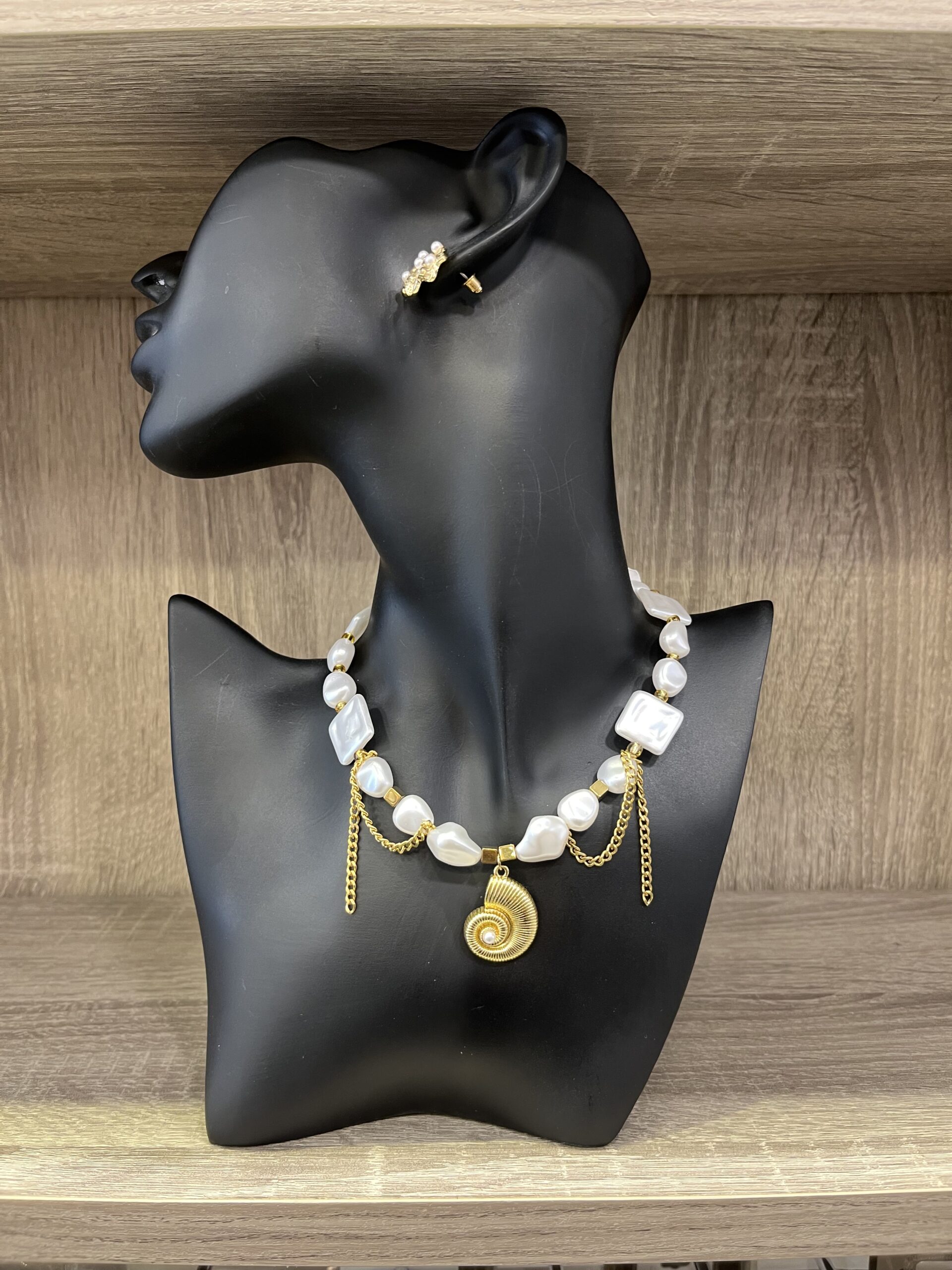 Pearl Shell Necklace