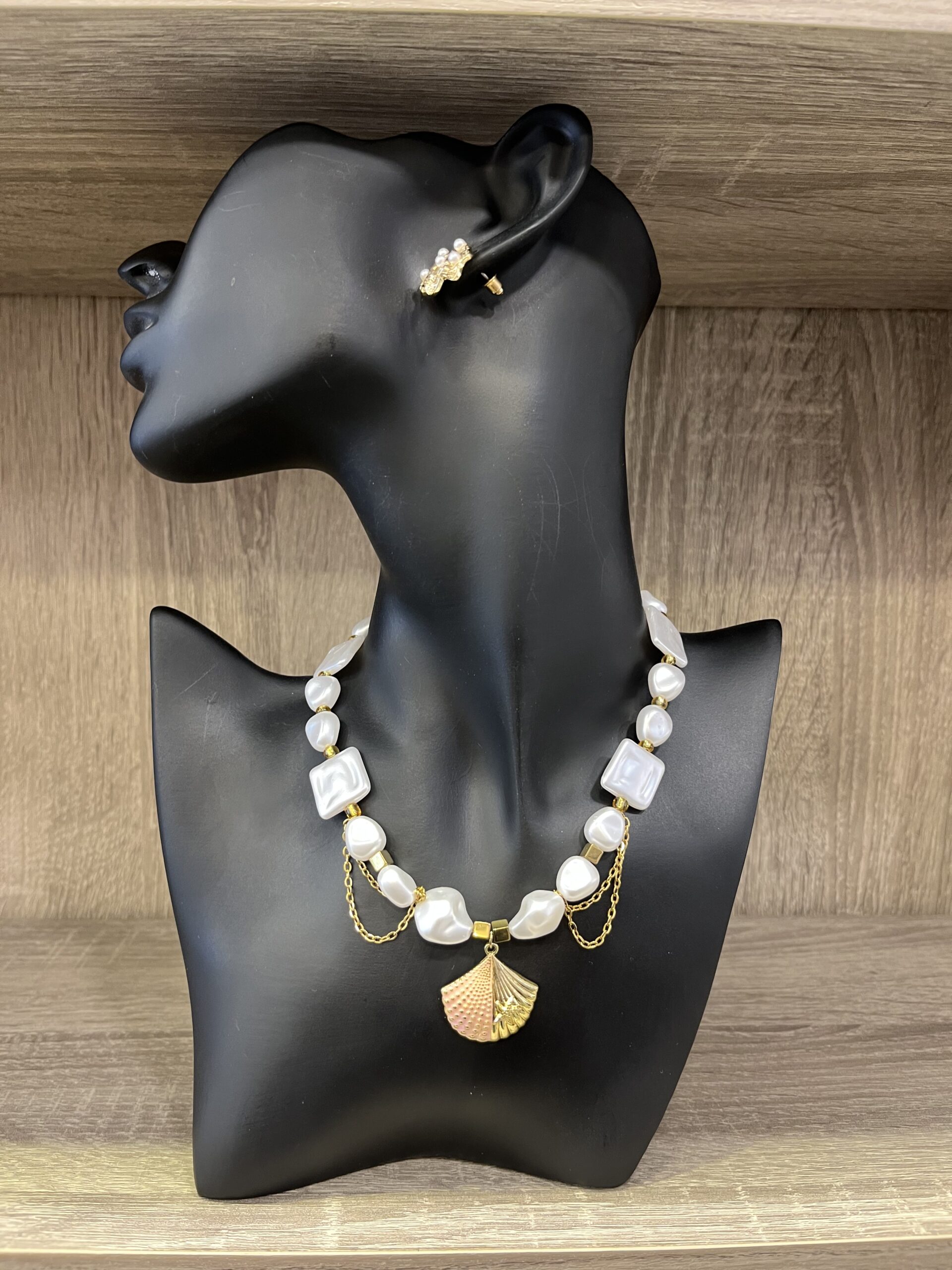 Pearl Seashell Necklace