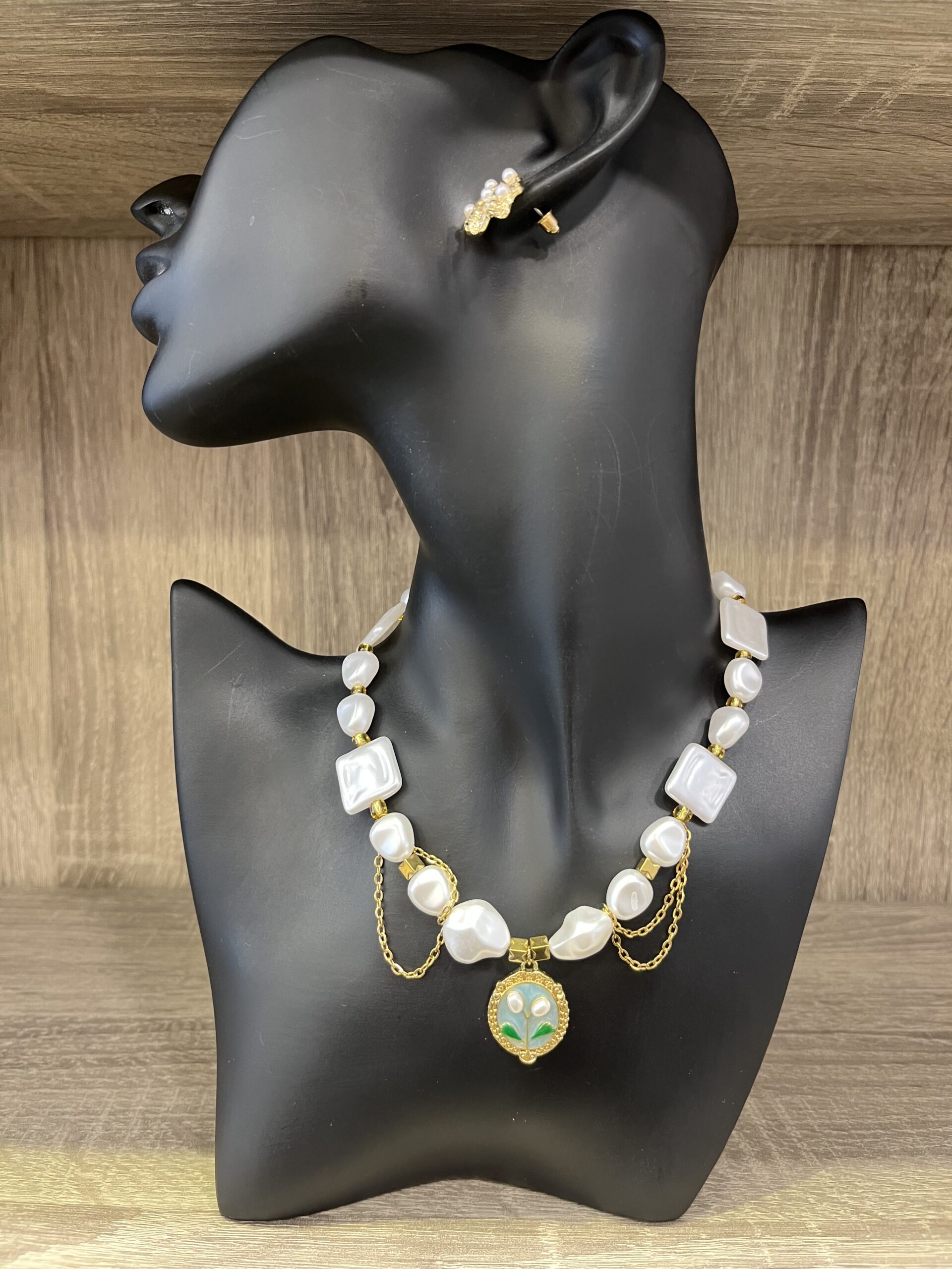 Pearl Bloom Necklace